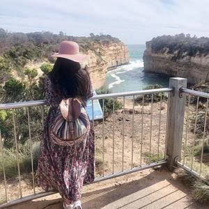 Meet your Posher, Fatima